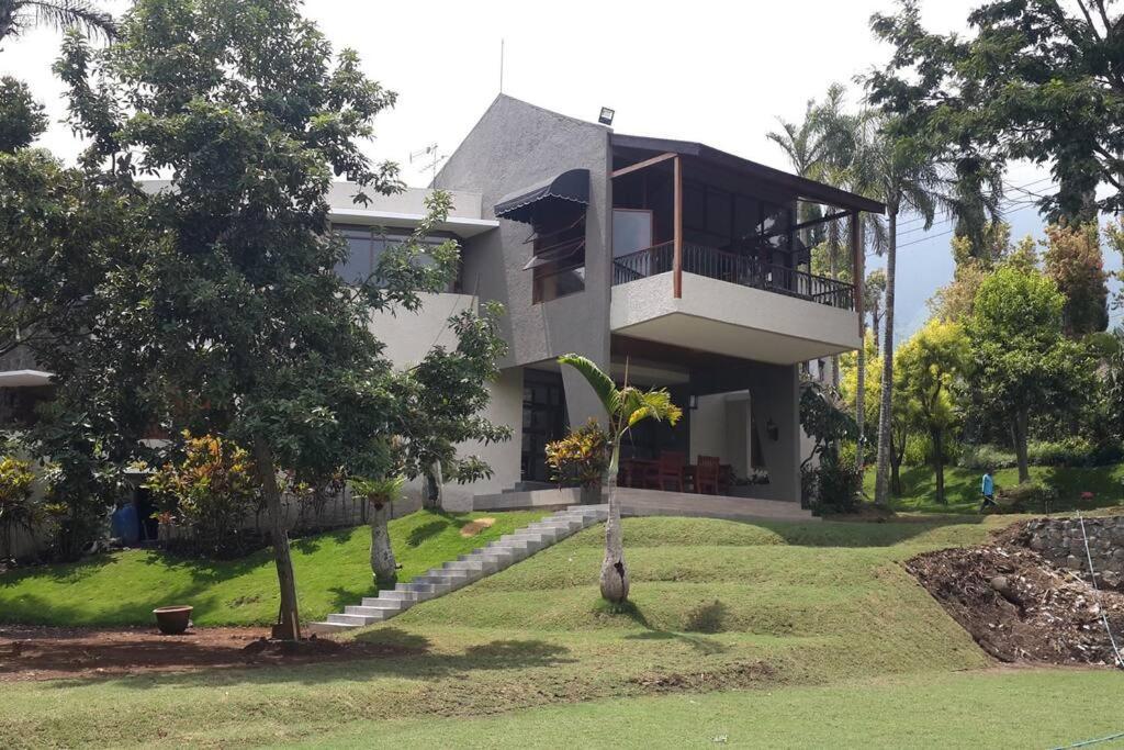 Villa Batu Luxurious Privacy 3Br Villa@ Klub Bunga Esterno foto